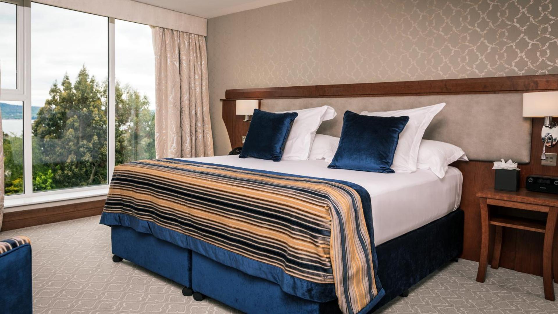 The Culloden Estate And Spa Holywood  Zewnętrze zdjęcie A bedroom at the hotel