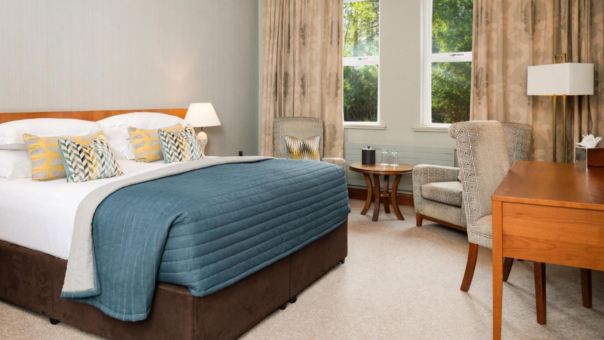 The Culloden Estate And Spa Holywood  Zewnętrze zdjęcie A bedroom at the hotel