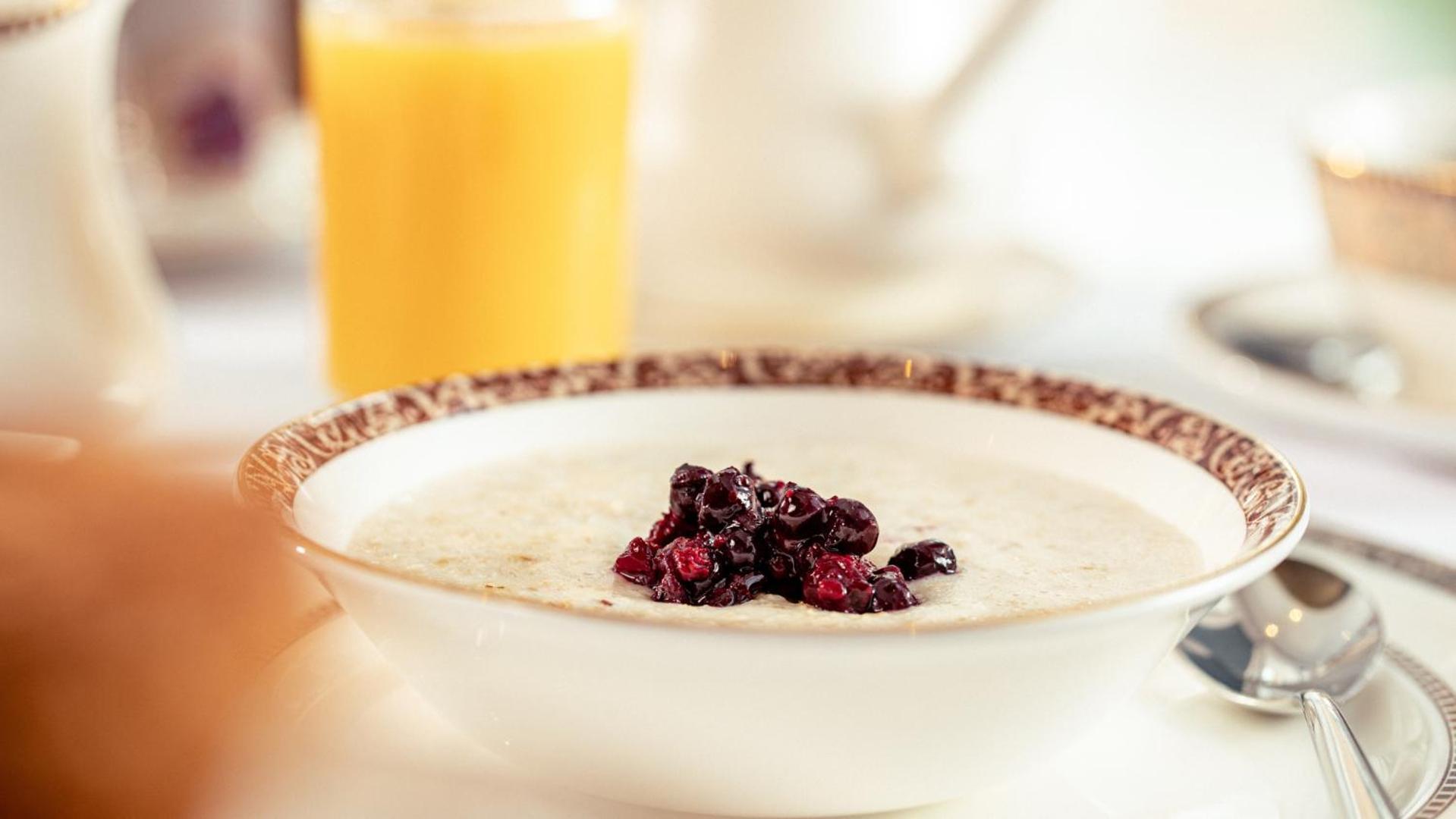The Culloden Estate And Spa Holywood  Zewnętrze zdjęcie Oatmeal with dried blueberries